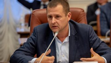 «Господь Бог не допоможе»: мер Дніпра пригрозив церквам відключити світло й воду та перекопати дороги