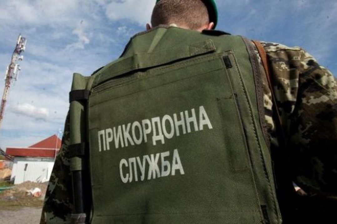 Прикордонники затримали авто з понад 2 тис. книг, частина з них – про «подвиги російських силовиків»
