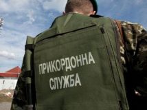 Прикордонники затримали авто з понад 2 тис. книг, частина з них – про «подвиги російських силовиків»