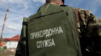 Прикордонники затримали авто з понад 2 тис. книг, частина з них – про «подвиги російських силовиків»