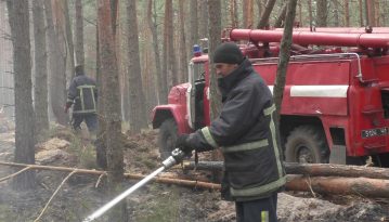 Пожежі в Чорнобильській зоні та на Житомирщині гасять близько 2,5 тис.людей