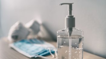 Виробників антисептиків штрафуватимуть за спекуляції на темі коронавірусу