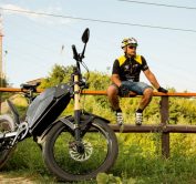 Стартап DelFast: як на українські електробайки пересідають поліцейські з США та Мексики?