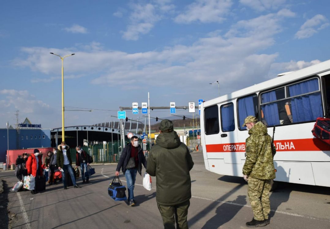 Пасажиропотік на кордоні України побив історичний мінімум