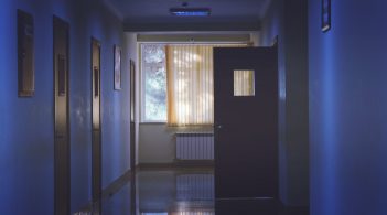 За кордоном 163 українці лікуються від коронавірусу, 44 вже одужали – МЗС