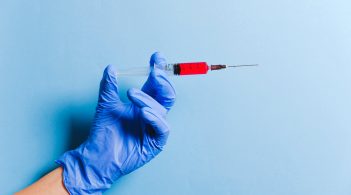 Українські лікарні забезпечені засобами індивідуального захисту на 57 %, найбільше бракує рукавичок