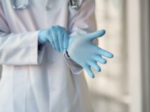 Медики Києва оголосили бойкот через низьку зарплату під час епідемії, Кличко пообіцяв доплати