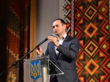 «Пакуйте та вивозьте»: мер Івано-Франківська вимагає, щоб поліція силоміць вивезла з міста всіх ромів