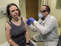 «Хотіла зробити свій внесок»: американка, на якій випробовують вакцину від коронавірусу, розповіла про свій досвід