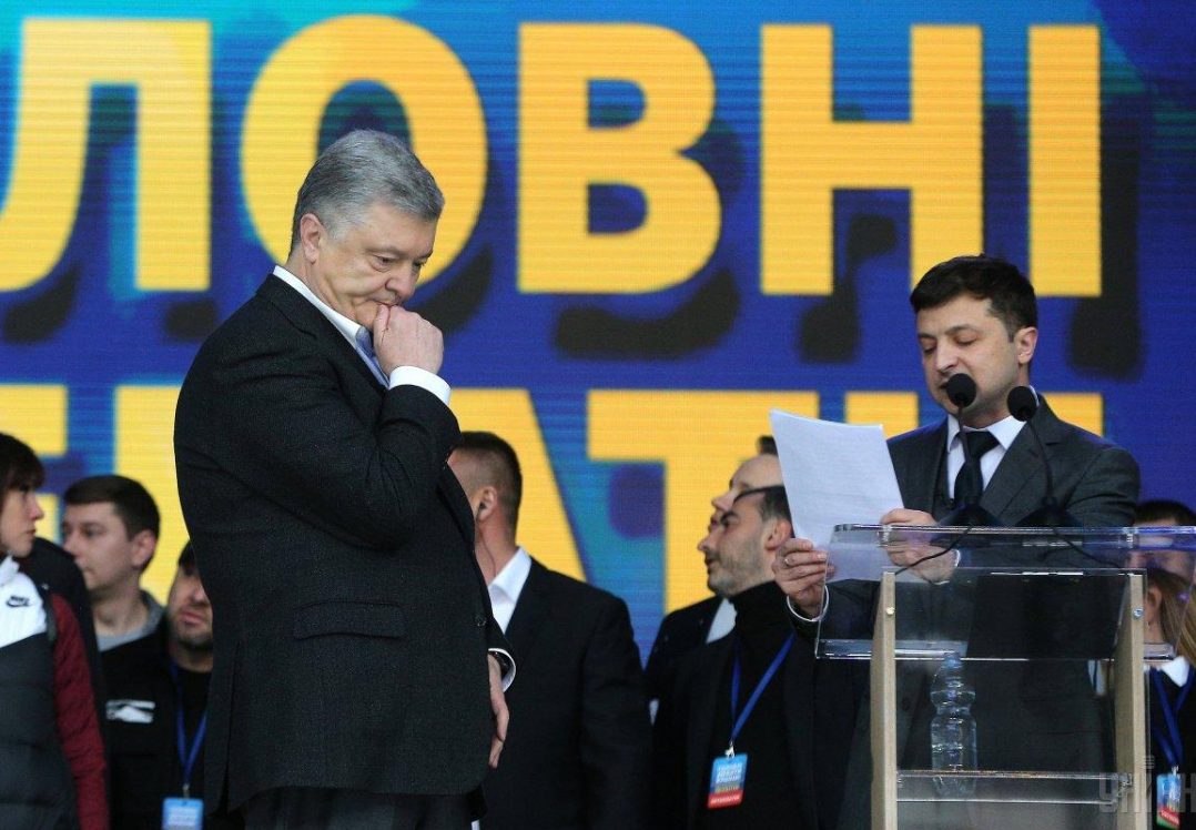 «Усі сядуть за ґрати»: як “стадіонні” заяви Зеленського грають проти нього після першого року роботи президентом?