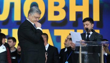 «Усі сядуть за ґрати»: як “стадіонні” заяви Зеленського грають проти нього після першого року роботи президентом?