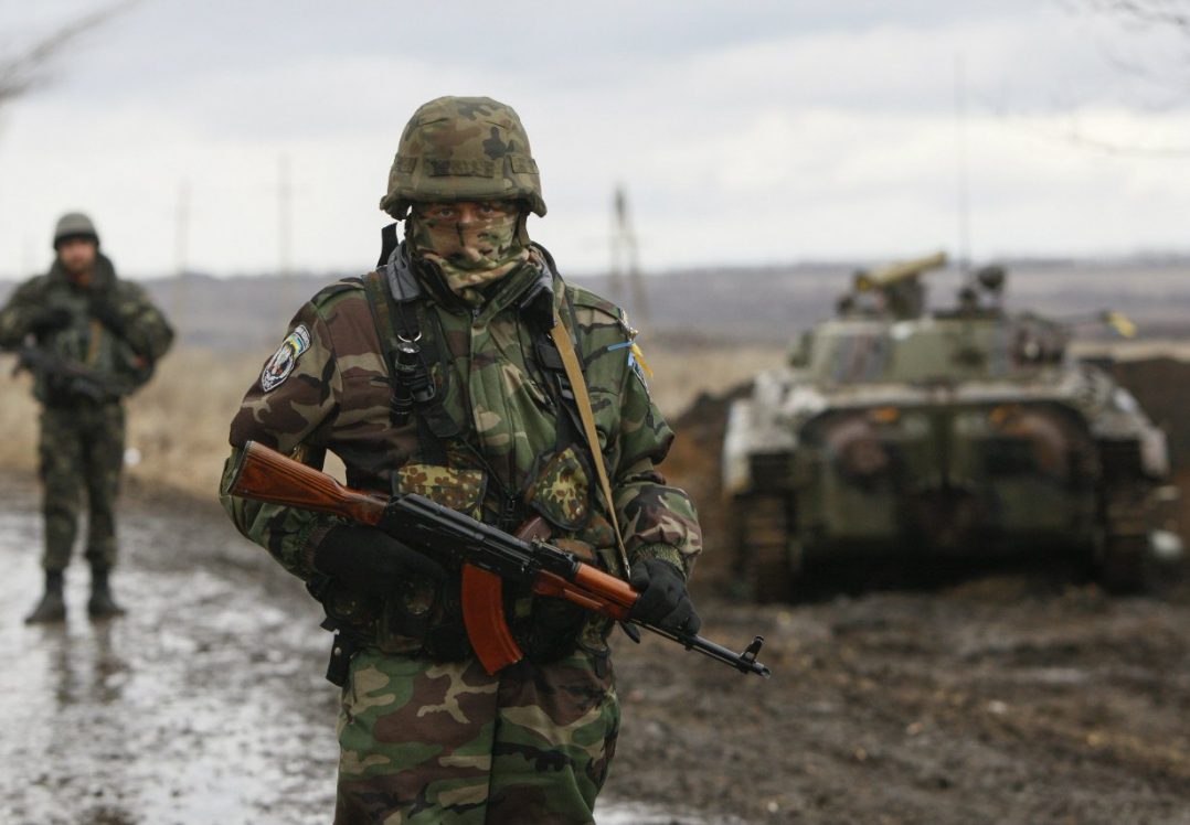 Двоє військових отримали поранення через обстріли бойовиків на Донбасі