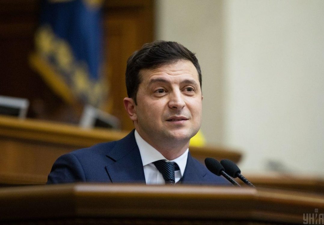 Кадровий голод: Зеленський пояснив, чому віддає посади знайомим і друзям
