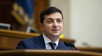 Кадровий голод: Зеленський пояснив, чому віддає посади знайомим і друзям