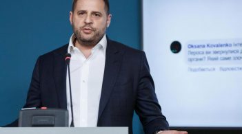 Єрмак: Україна хоче завершити війну на Донбасі цього року. Якщо не вийде, є план «Б»