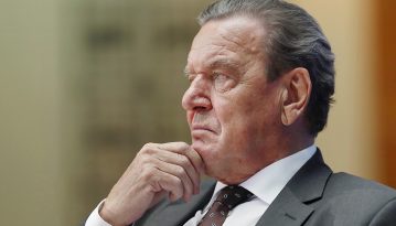 Ексканцлер Німеччини Шредер назвав українського посла «карликом»