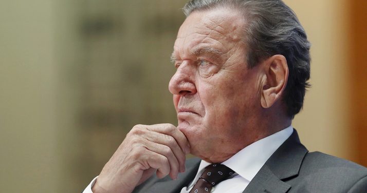 Ексканцлер Німеччини Шредер назвав українського посла «карликом»
