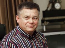 Розстріли на Майдані: суд заочно заарештував ексміністра оборони Лебедєва