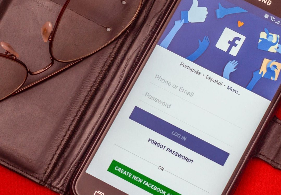 Facebook за місяць виявив 50 млн фейкових постів про коронавірус