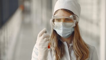 В Україні на COVID-19 захворіли понад 3 тис. медиків