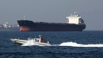 Біля берегів Африки пірати викрали українського моряка