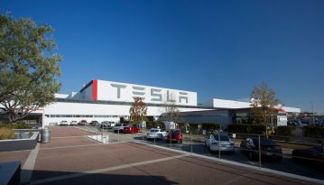 Tesla без дозволу відкриває завод у Каліфорнії. Маск заявляє, що готовий до арешту