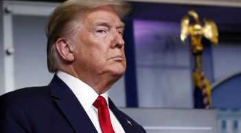 Трамп заявляє, що коронавірус виник у лабораторії Уханя, розвідка США вважає інакше