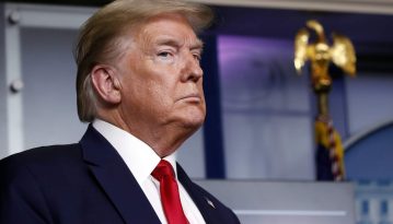 Трамп заявляє, що коронавірус виник у лабораторії Уханя, розвідка США вважає інакше