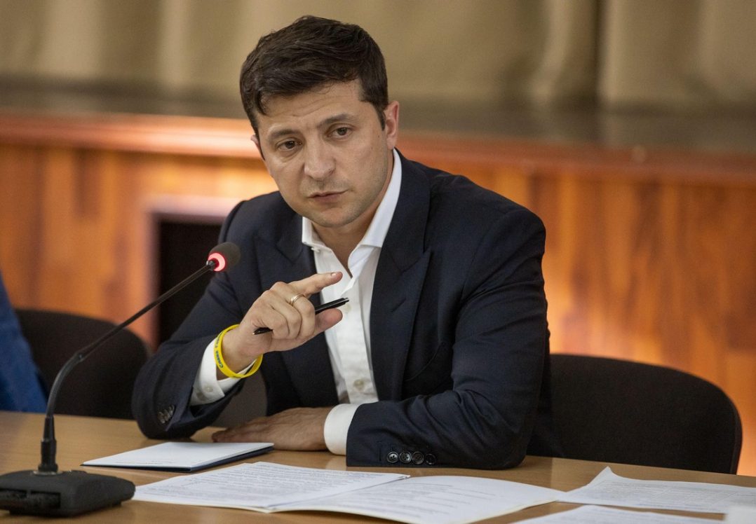 Зеленський пропонує застрахувати всіх медиків, які борються з коронавірусом