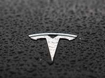 Tesla планує запустити комерційний продаж роботаксі Cybercab до кінця 2026 року