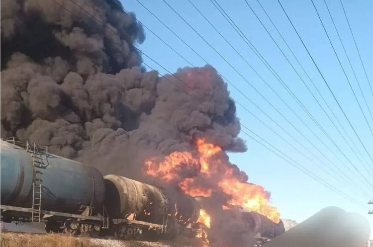 Дрони «Азова» знищили понад 100 російських військових поїздів