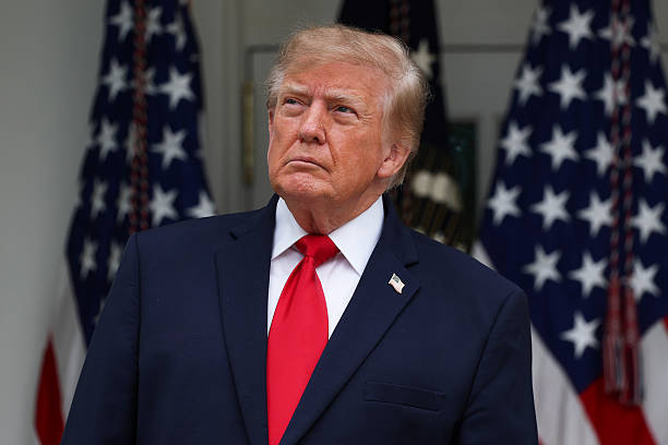 Трамп розглядає можливість запровадження 200% мита для України та Росії