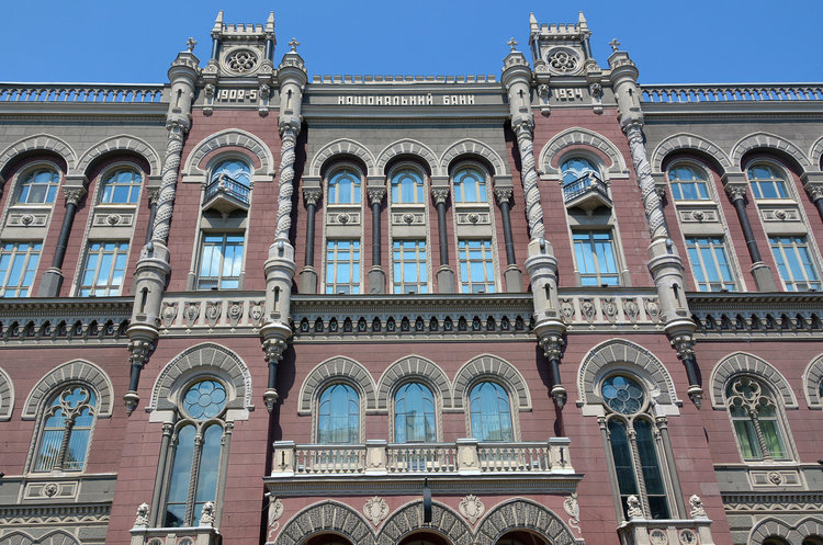 НБУ полегшив умови кредитування для оборонних підприємств