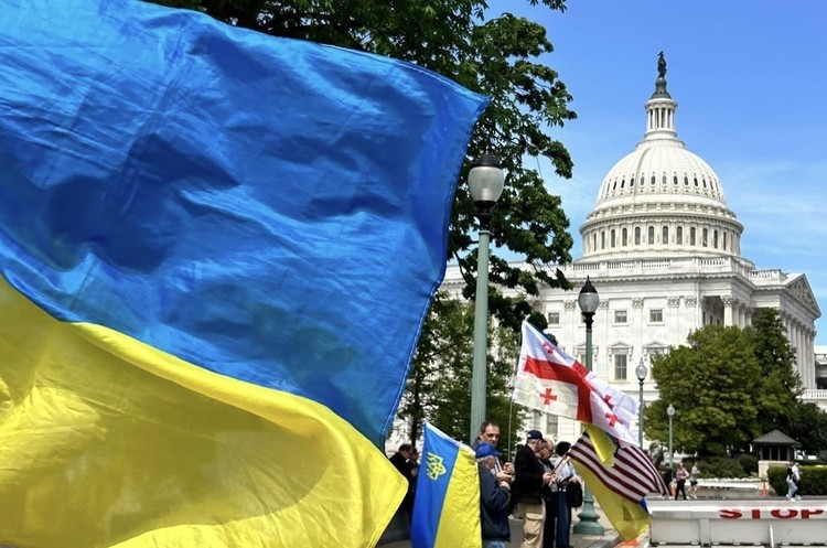 Американські законодавці вимагають розширити доступ України до військових супутників