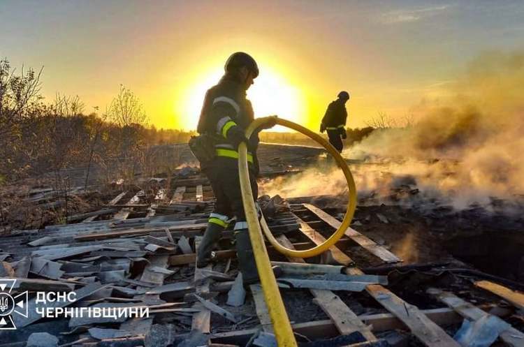 Російські атаки на Чернігівщині: пошкоджені агропідприємства та школа
